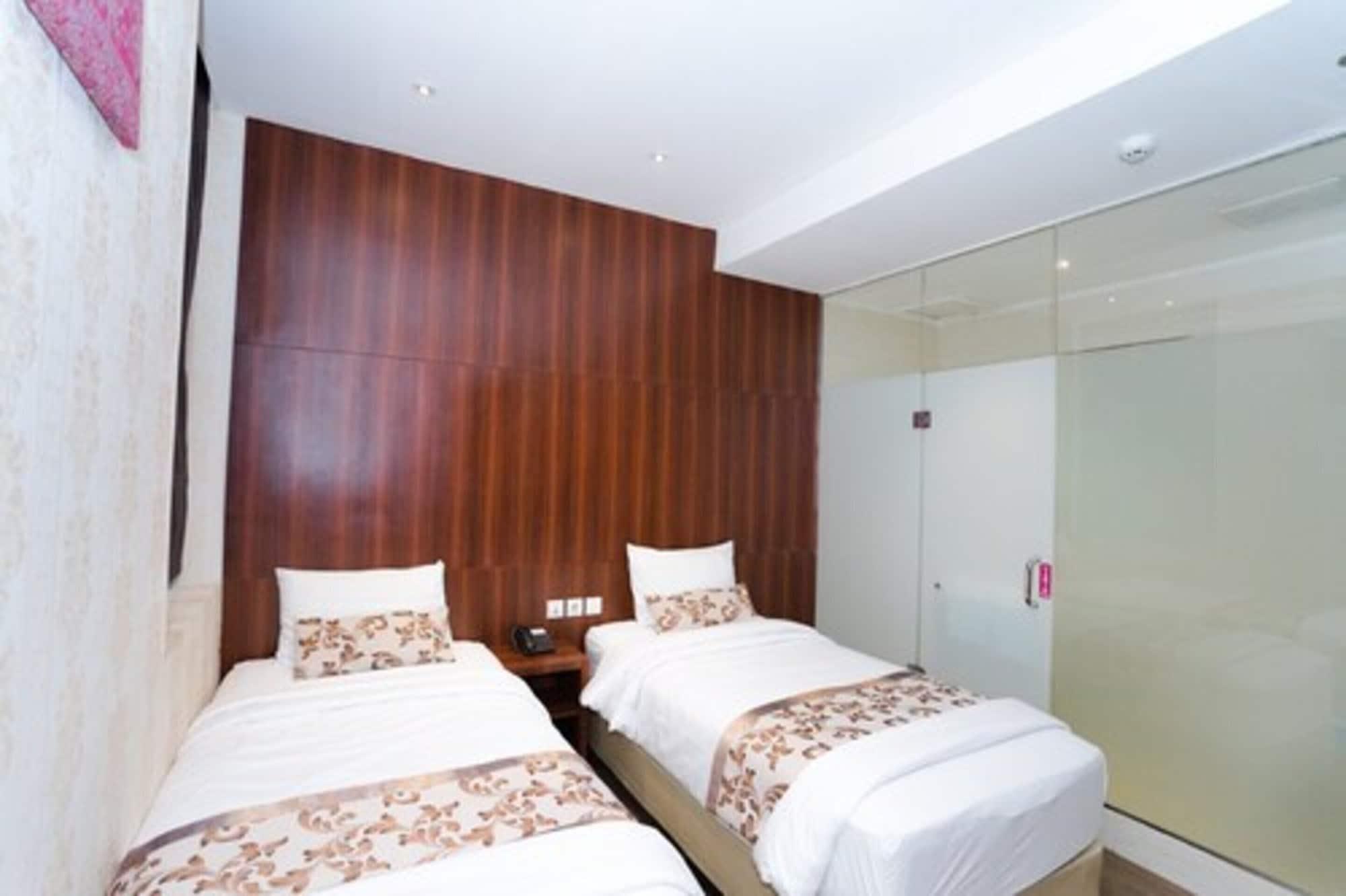 מדאן The Batik Hotel מראה חיצוני תמונה